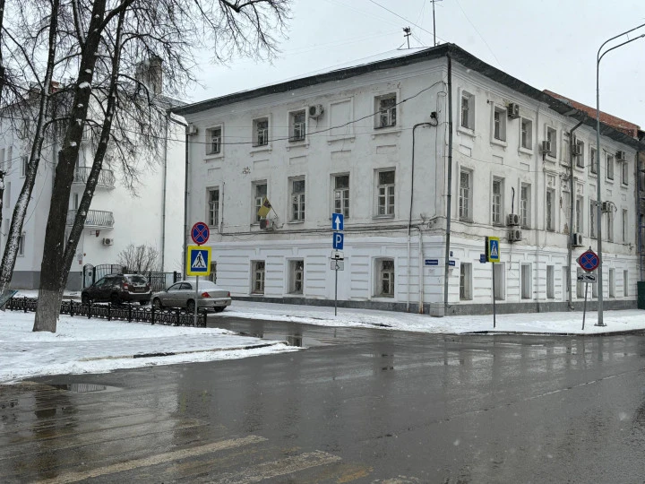 Историческое здание 809,6 кв.м с земельным участком в центре города: Ярославская область, г. Ярославль, пл. Челюскинцев, 10/3